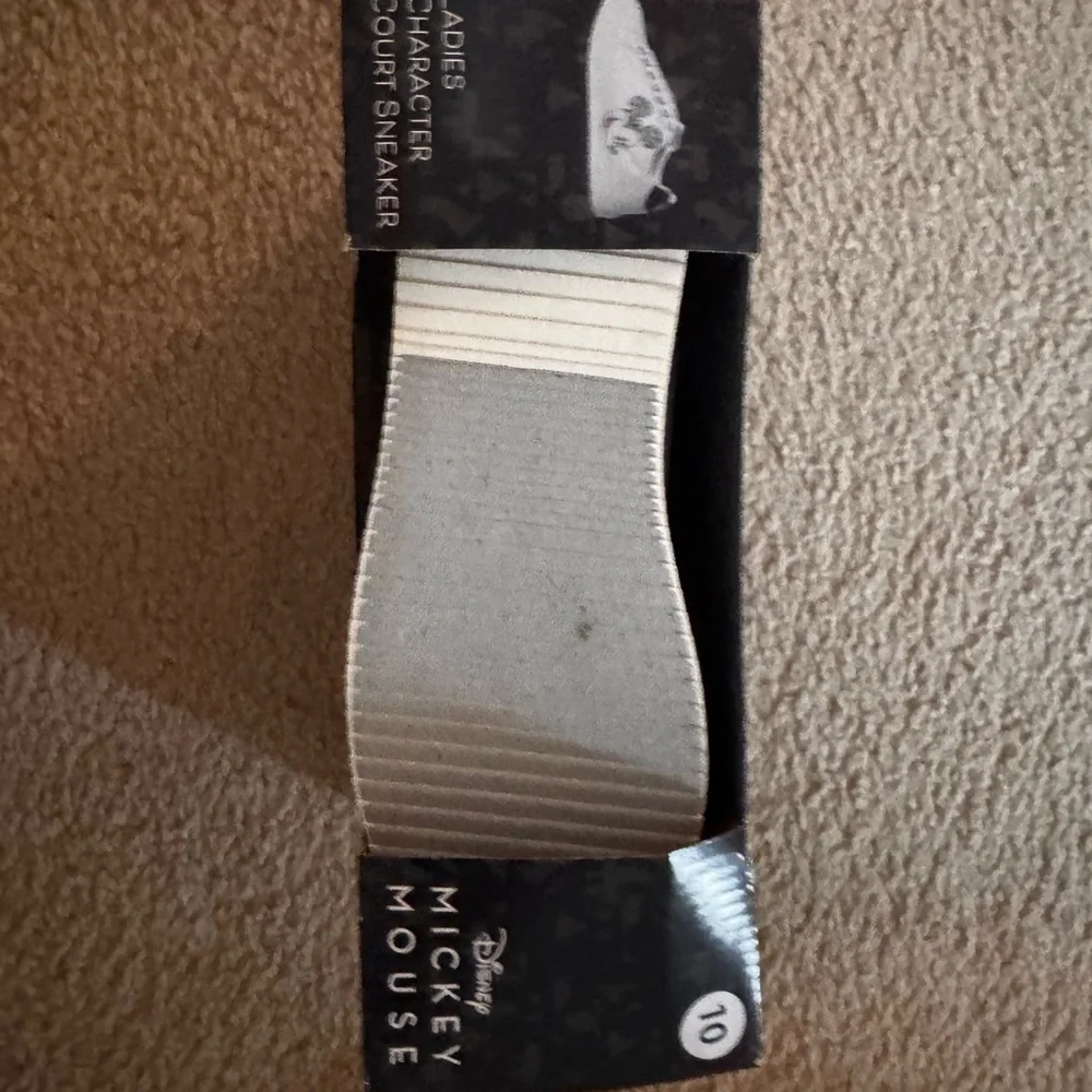 NEW IN BOX DISNEY Mickey Mouse women’s platform Sneakers - White - Picture 2 of 2